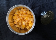 Maíz dulce conservado amarillo estañado cocido al vapor con las tapas abiertas fáciles